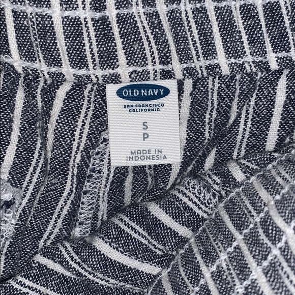 Old Navy shorts - Picture 3 of 3